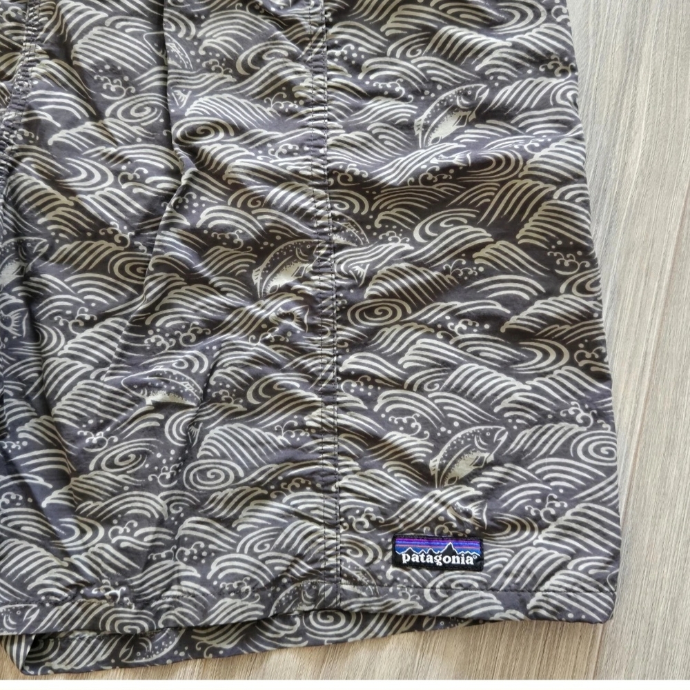 Vintage Patagonia River Shorts Mens XL Fish Print Tribal Wave Belted 5.5" Lined - Picture 2 of 9